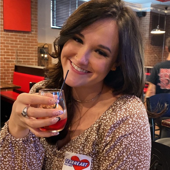 Meet your Posher, Madison - Picture 2 of 5